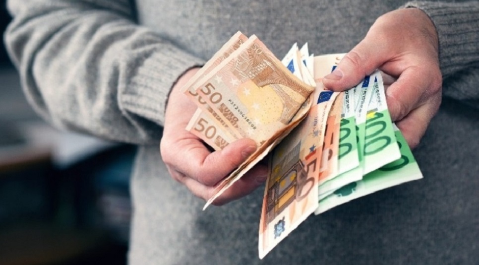 Paraja jashte bankave ne nivele rekord, rreth 3.8 mld euro ne qarkullim